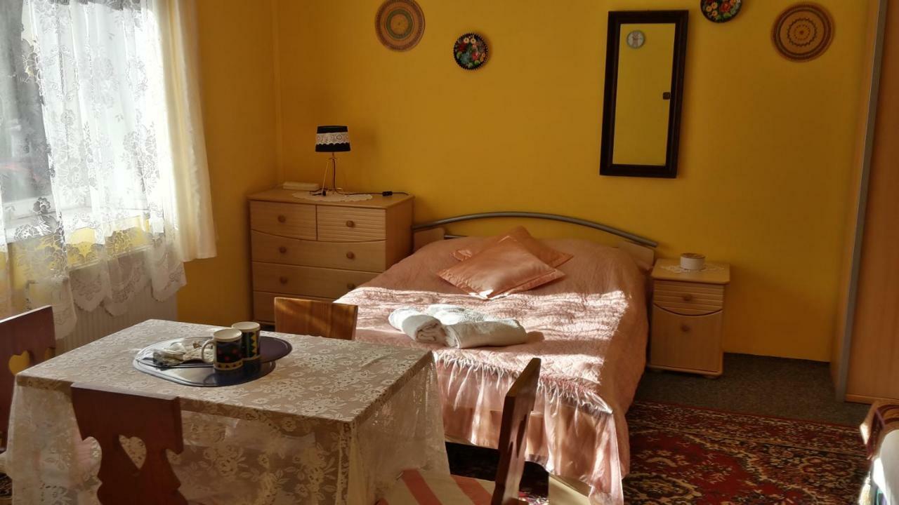 Dom Na Ludowo W Brzeznicy Appartement Brzeznica  Buitenkant foto