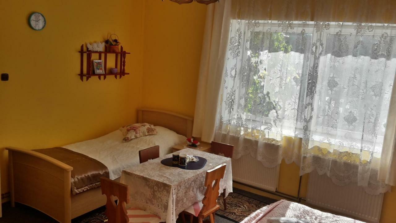 Dom Na Ludowo W Brzeznicy Appartement Brzeznica  Buitenkant foto